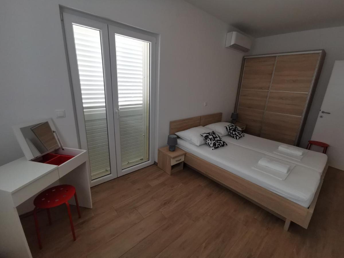 Apartmani Kronjac Milna  Eksteriør bilde