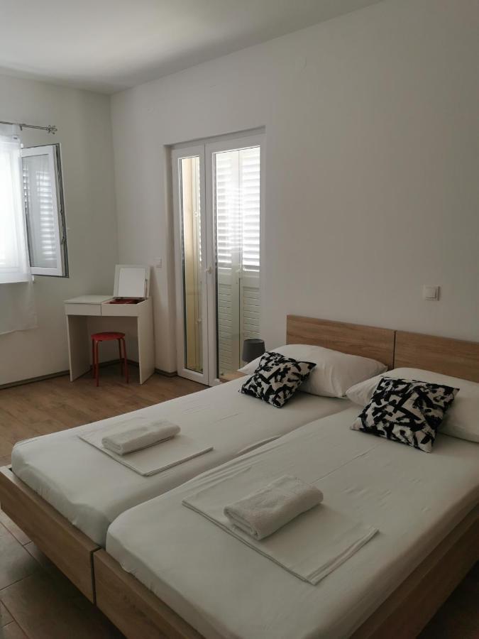 Apartmani Kronjac Milna  Eksteriør bilde