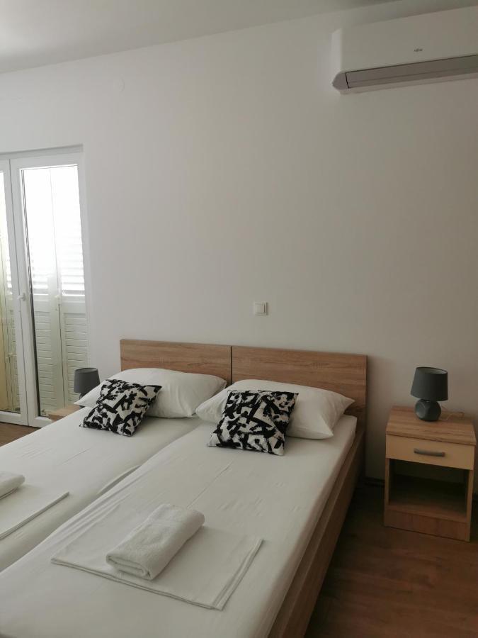 Apartmani Kronjac Milna  Eksteriør bilde