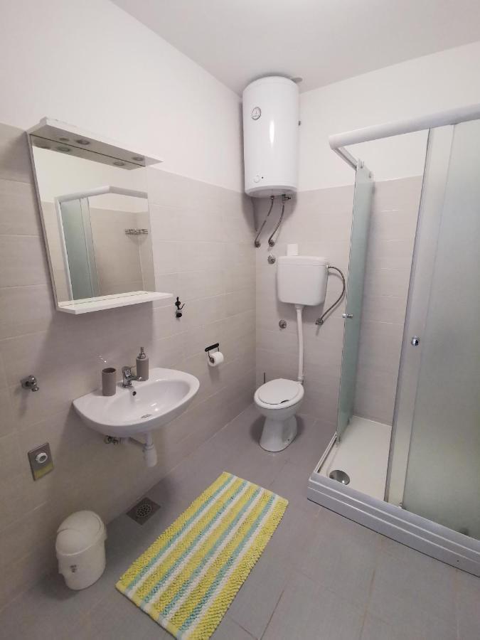 Apartmani Kronjac Milna  Eksteriør bilde