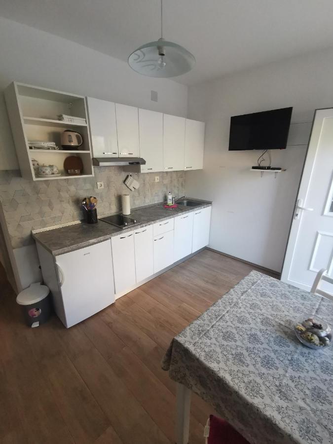 Apartmani Kronjac Milna  Eksteriør bilde