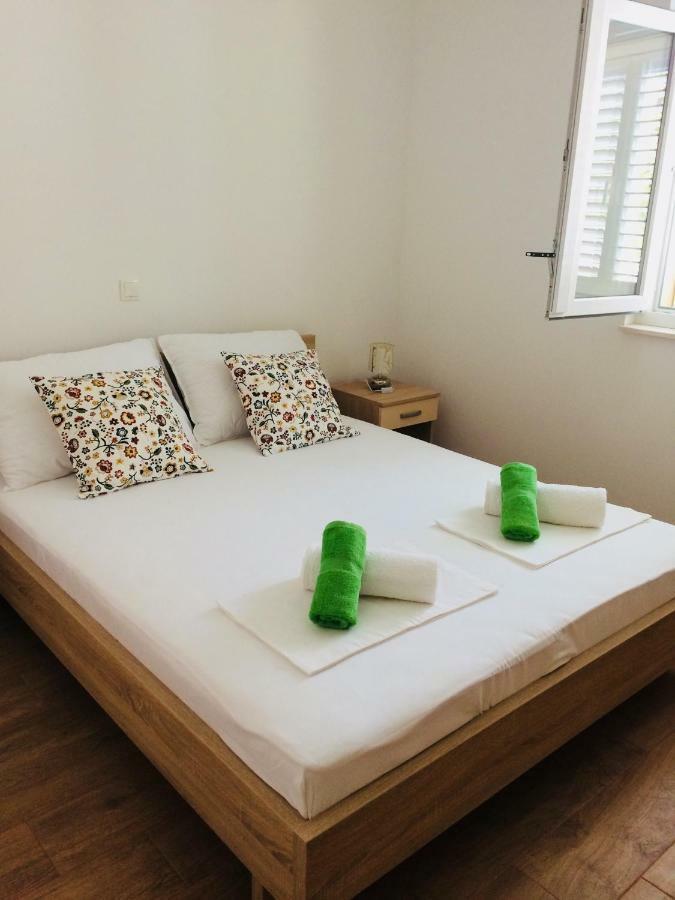Apartmani Kronjac Milna  Eksteriør bilde