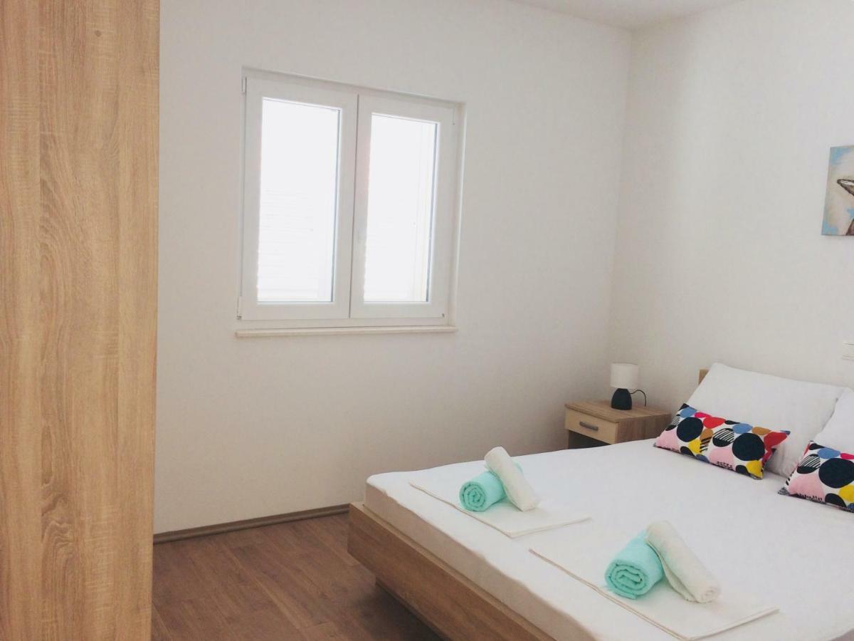 Apartmani Kronjac Milna  Eksteriør bilde